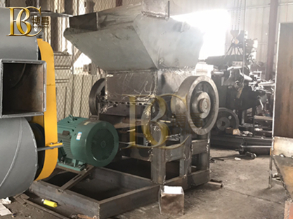 硬塑料破碎機(jī)為何能甩開(kāi)強(qiáng)力破碎機(jī)成為破碎機(jī)市場(chǎng)新寵兒